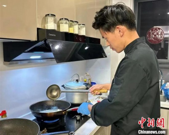 “食”在春節(jié)：私廚上門受熱捧 訂單排至3月