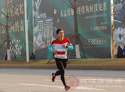 每天做卷腹運動有什么好處 長期堅持變化很明顯