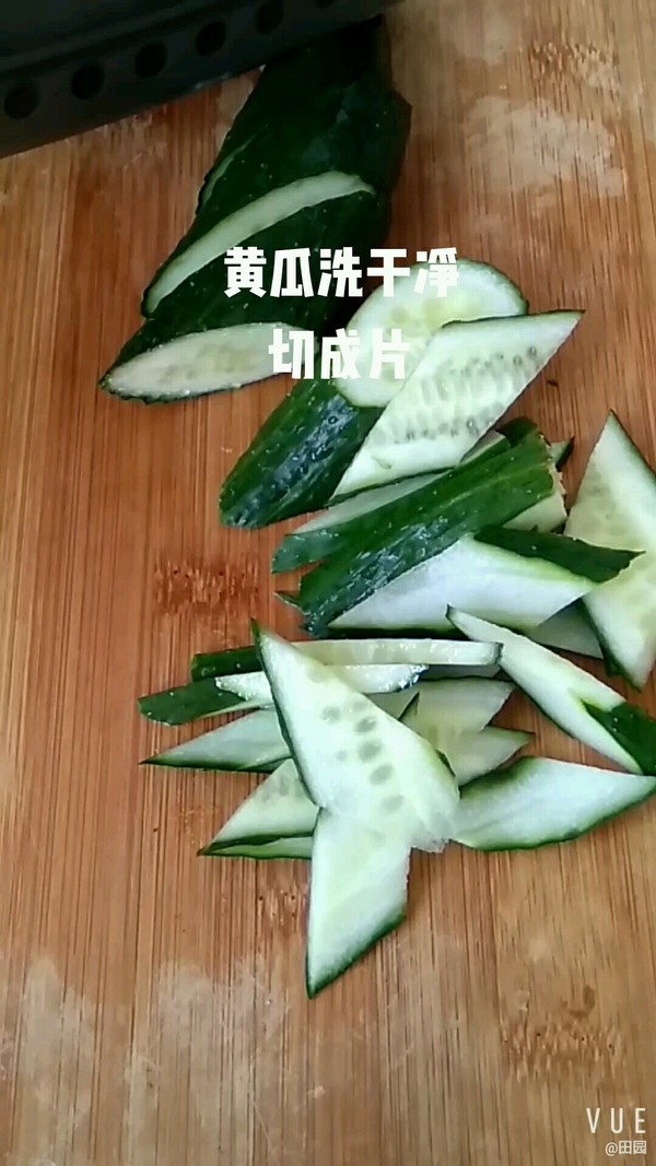 黃瓜炒圓白菜的做法-家常味炒菜譜