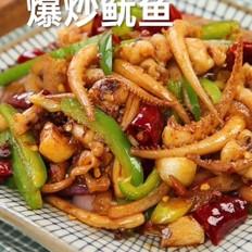 爆炒魷魚的做法-家常味炒菜譜