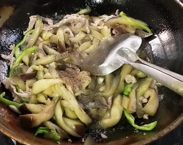 肉絲茄子的做法-咸鮮味炒菜譜