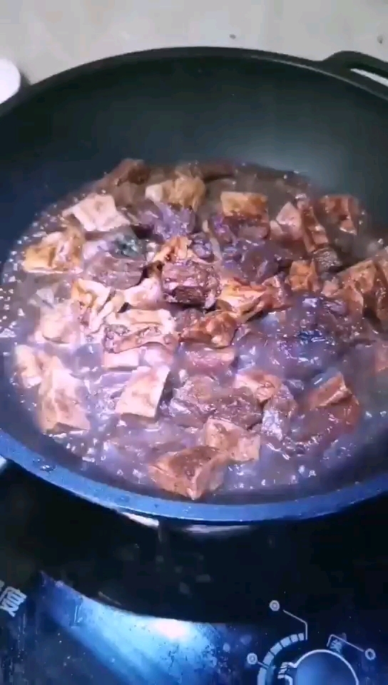 牛肉燉土豆的做法-家常味燉菜譜