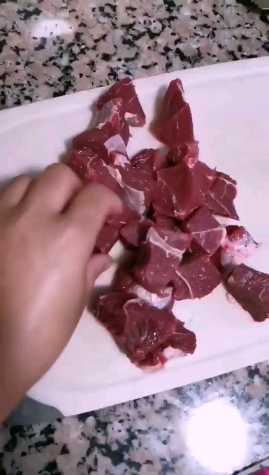 牛肉燉土豆的做法-家常味燉菜譜