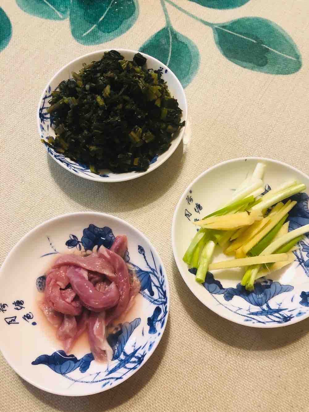 雪菜鯽魚的做法-家常味燒菜譜