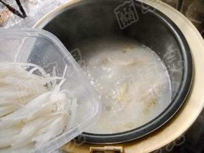 蘿卜絲燉野鯽魚的做法-家常味燉菜譜