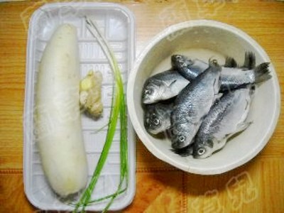 蘿卜絲燉野鯽魚的做法-家常味燉菜譜