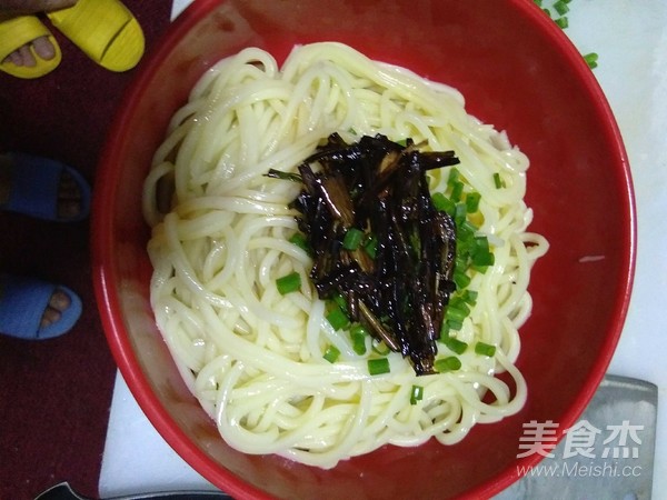 萌寶牌蔥油拌面的做法-醬香味拌菜譜