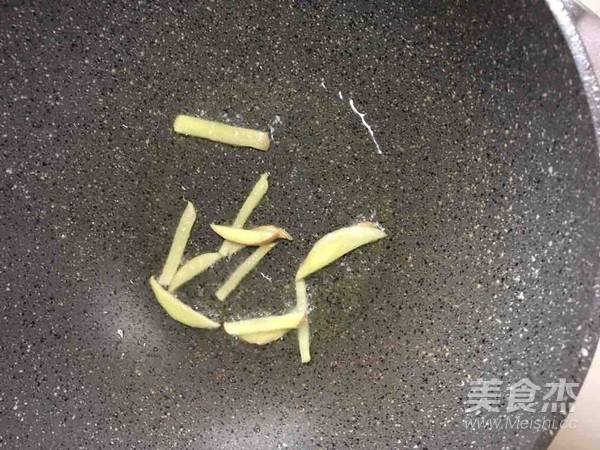 土豆茶樹菇燜雞肉的做法-咸鮮味燜菜譜