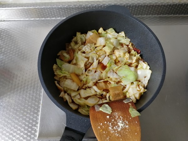 酸辣包菜炒肉的做法-酸辣味炒菜譜