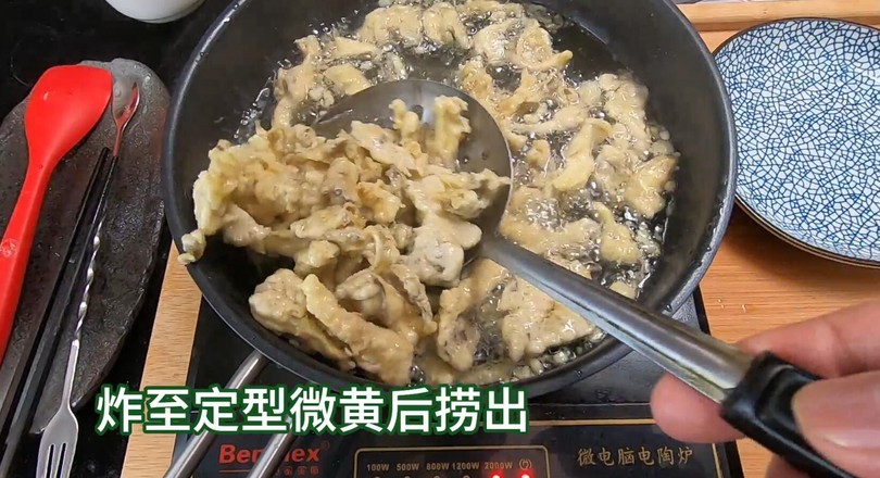 口感香酥，制作簡(jiǎn)單的炸蘑菇，比炸肉好吃多了。的做法-家常味煎菜譜