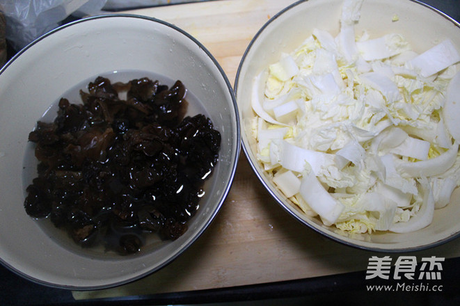 蟲草白菜木耳肉丸粉絲湯的做法-家常味砂鍋菜譜