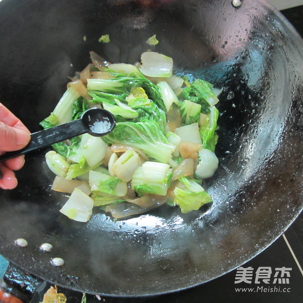 白菜煮粉皮的做法-家常味煮菜譜