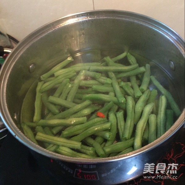 肉絲炒四季豆的做法-咸鮮味炒菜譜