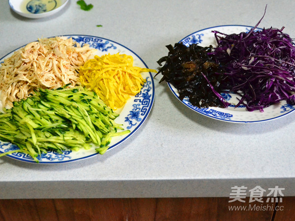 盛夏中的清涼味道—雞絲涼面的做法-咸鮮味拌菜譜