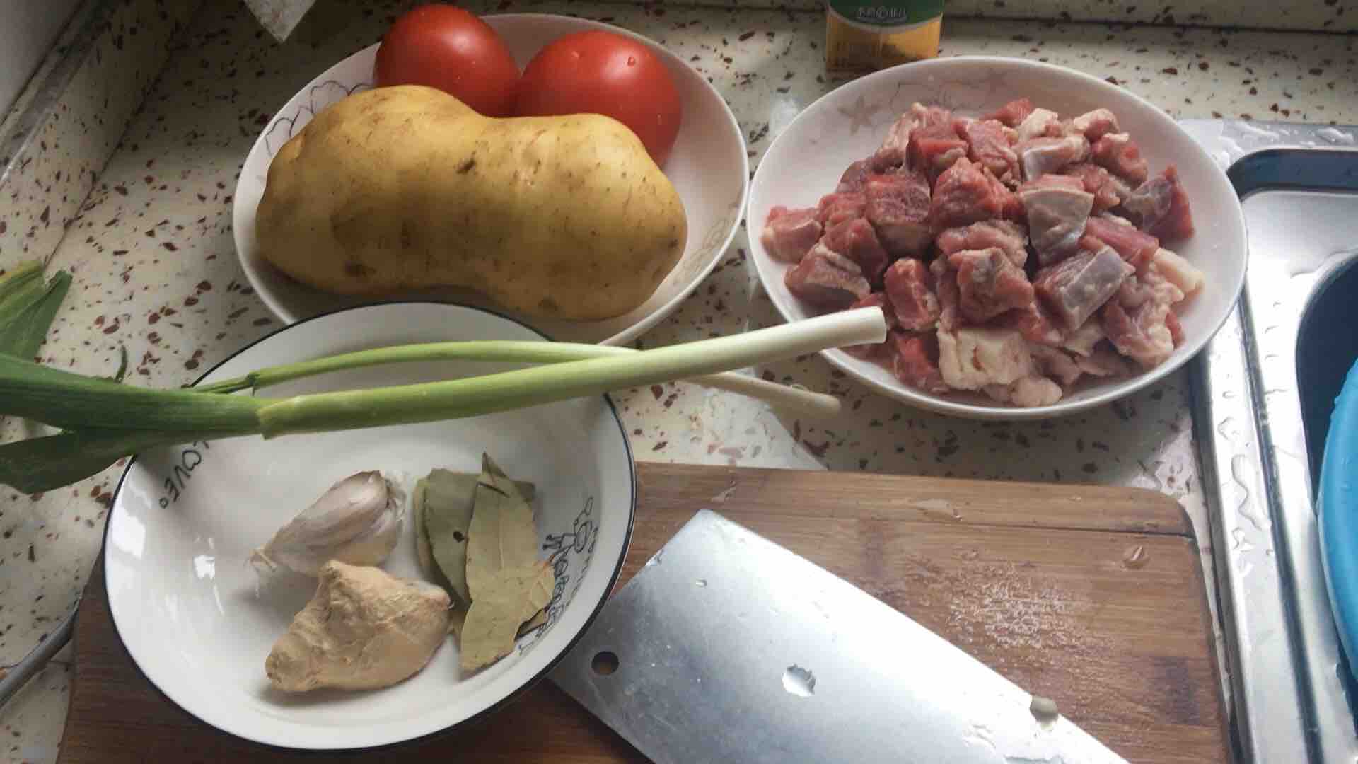 番茄土豆燉牛腩的做法-咸鮮味燉菜譜