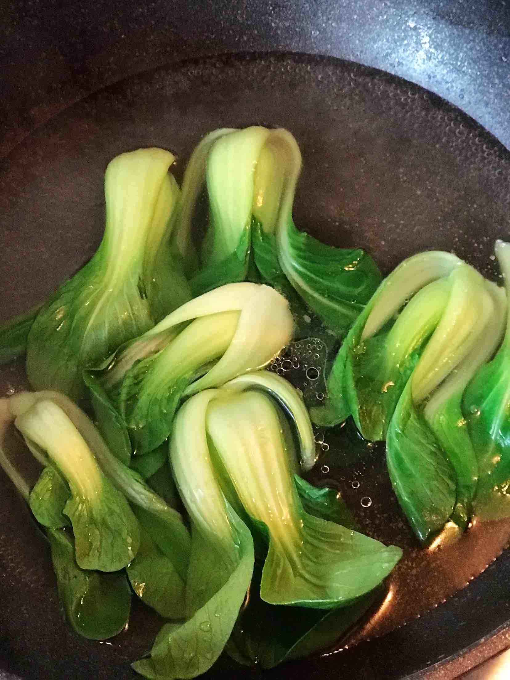 鮮美可口營(yíng)養(yǎng)豐富的海鮮菇油菜拌海虹的做法-咸鮮味拌菜譜