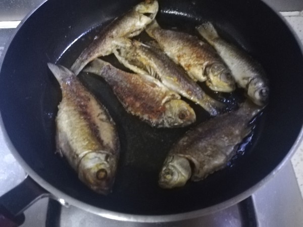 糖醋酥鯽魚的做法-家常味燉菜譜