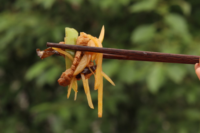 魚(yú)香土豆肉絲的做法-家常味炒菜譜