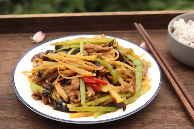 魚(yú)香土豆肉絲的做法-家常味炒菜譜