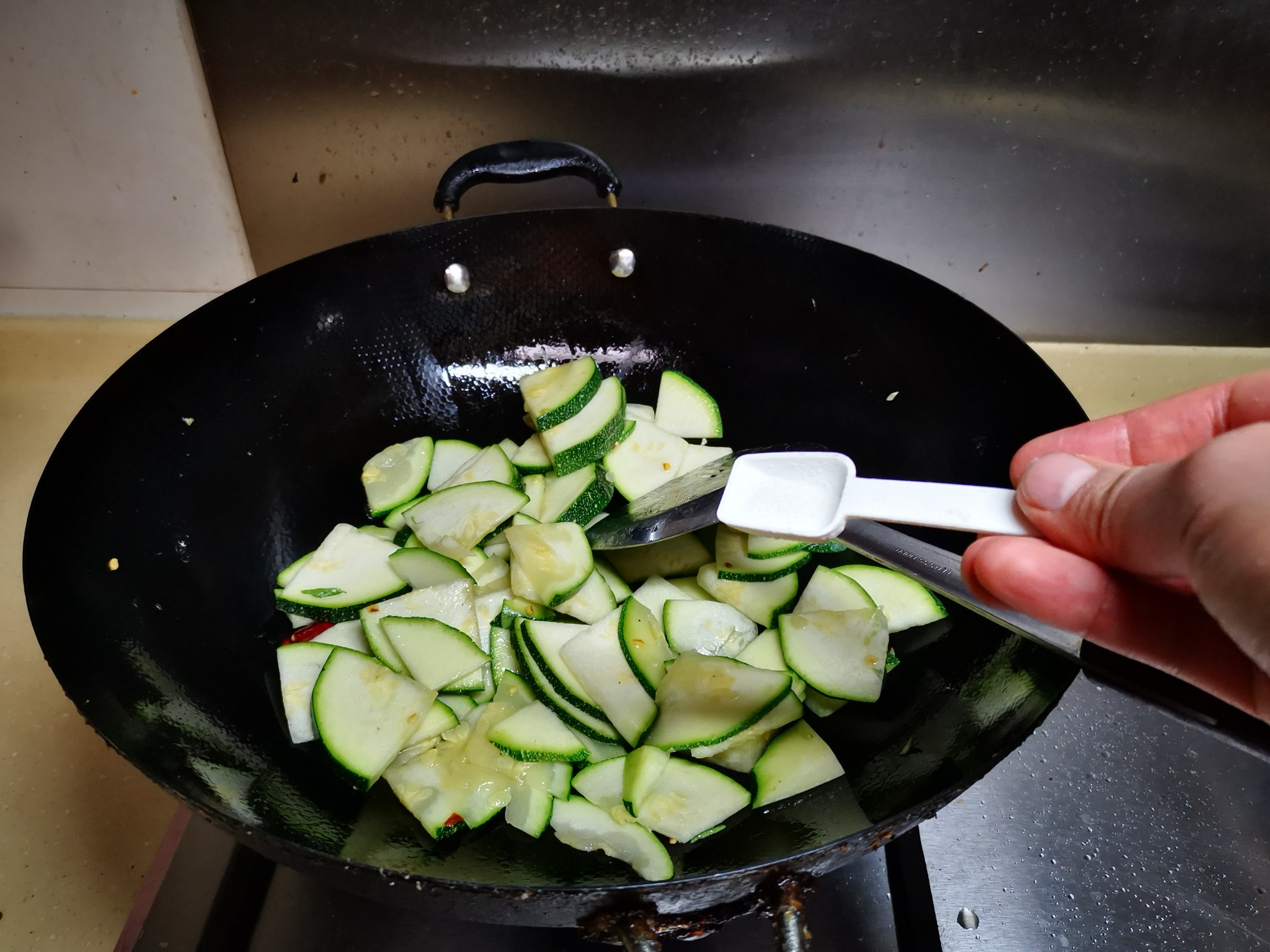 醋溜嫩南瓜的做法-家常味炒菜譜