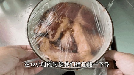 用電飯鍋就能做的「蜜汁叉燒」竟然比餐廳還好吃！的做法-甜味燜菜譜