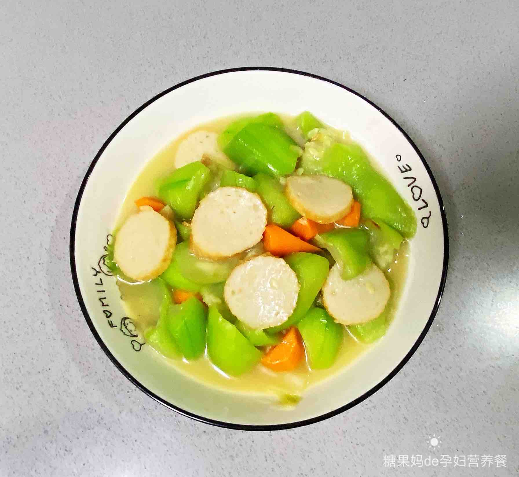 【孕婦食譜】絲瓜燴魚餅，甜鮮美味，色澤鮮艷、低脂又營養(yǎng)～的做法-咸鮮味燴菜譜