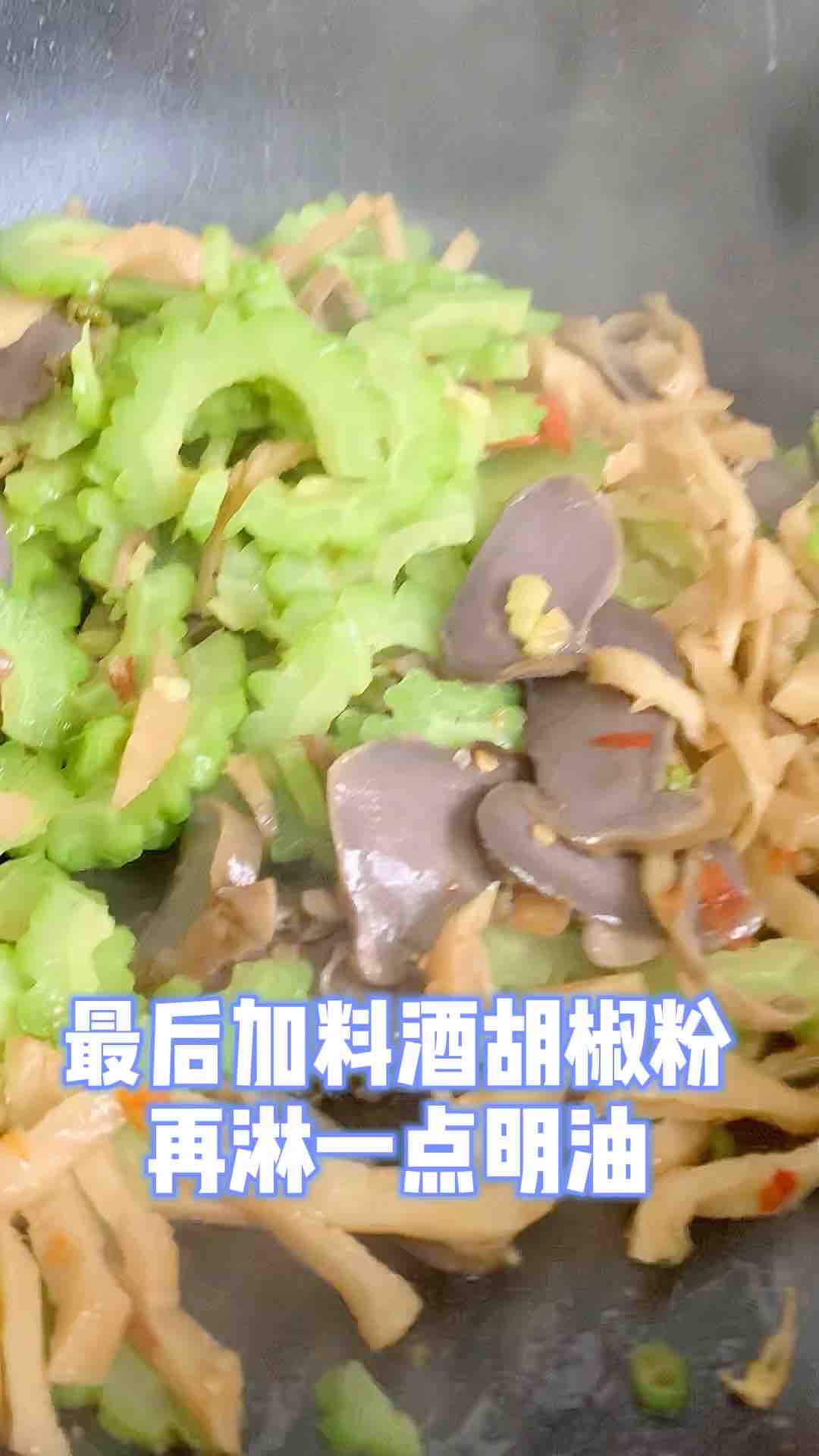 鴨胗炒苦瓜的做法-家常味炒菜譜