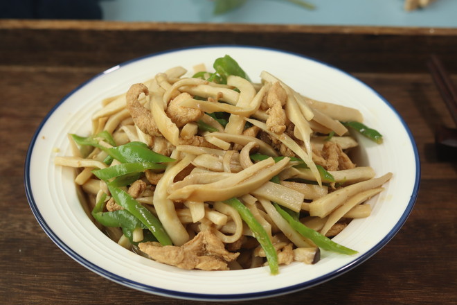 杏鮑菇炒雞胸肉絲的做法-家常味炒菜譜