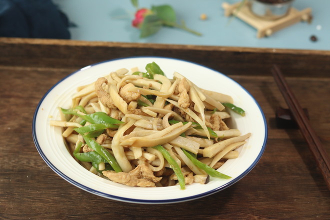 杏鮑菇炒雞胸肉絲的做法-家常味炒菜譜