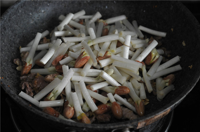 花生芽炒肉絲的做法-家常味炒菜譜