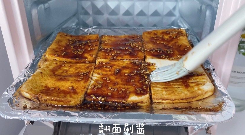 2塊錢的豆腐這么做，比肉還下飯的做法-醬香味烤菜譜