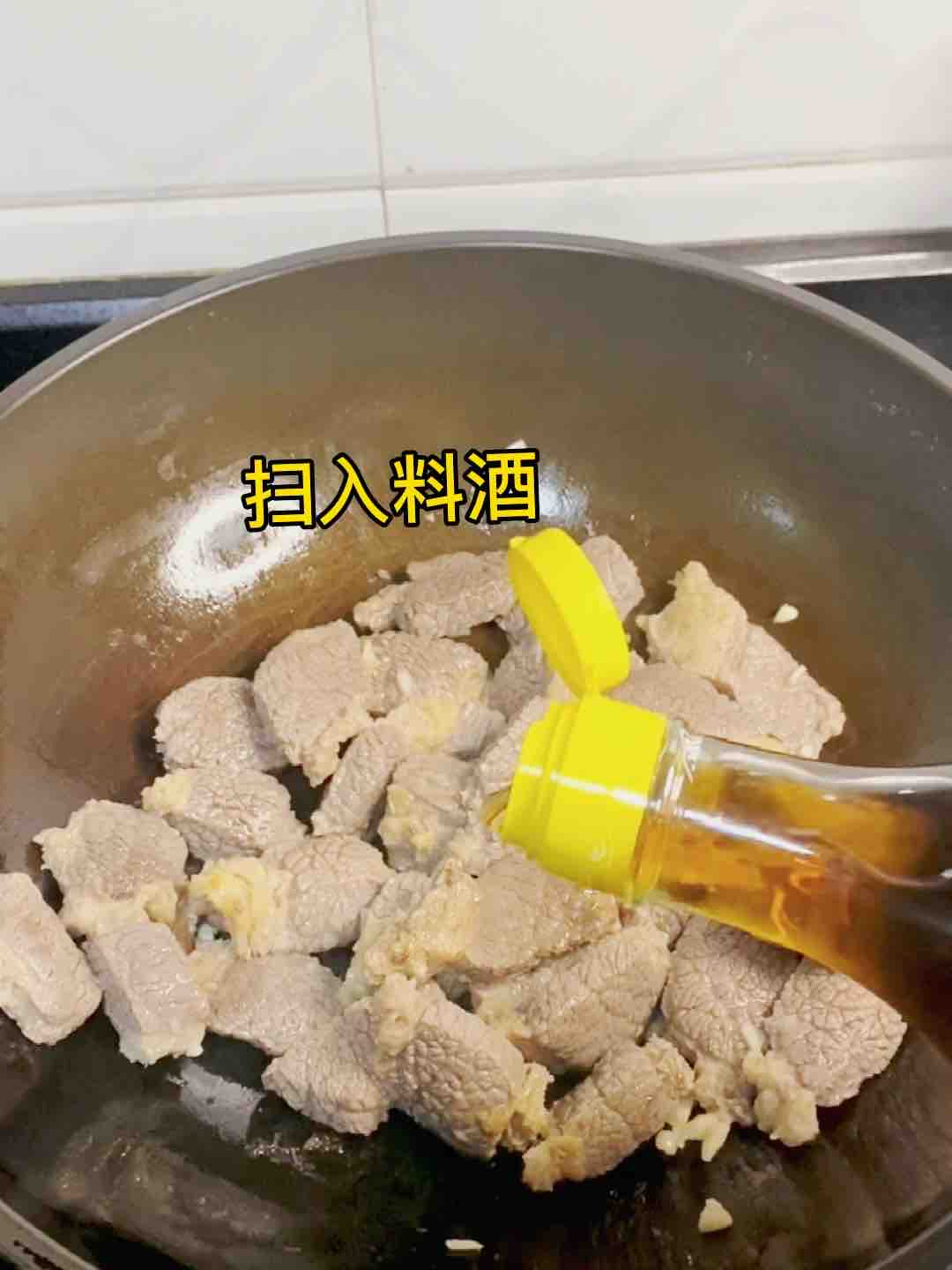 爆香紅燒牛肉燜土豆，這樣煮??一鍋都不夠的做法-家常味醬菜譜