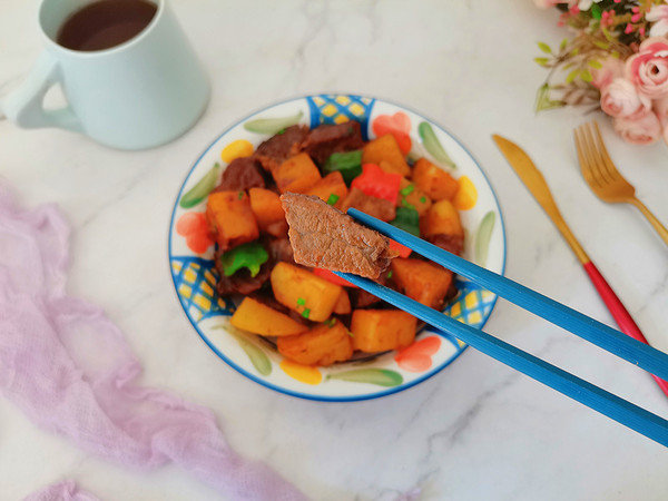 鮮美又饞人的土豆燉牛肉的做法-家常味燉菜譜