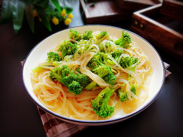 西蘭花拌紅薯粉的做法-香辣味拌菜譜