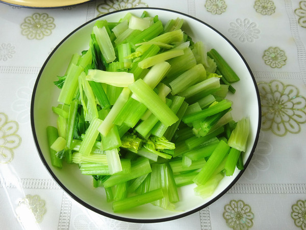 羊肉金針菇炒芹菜的做法-咸鮮味炒菜譜