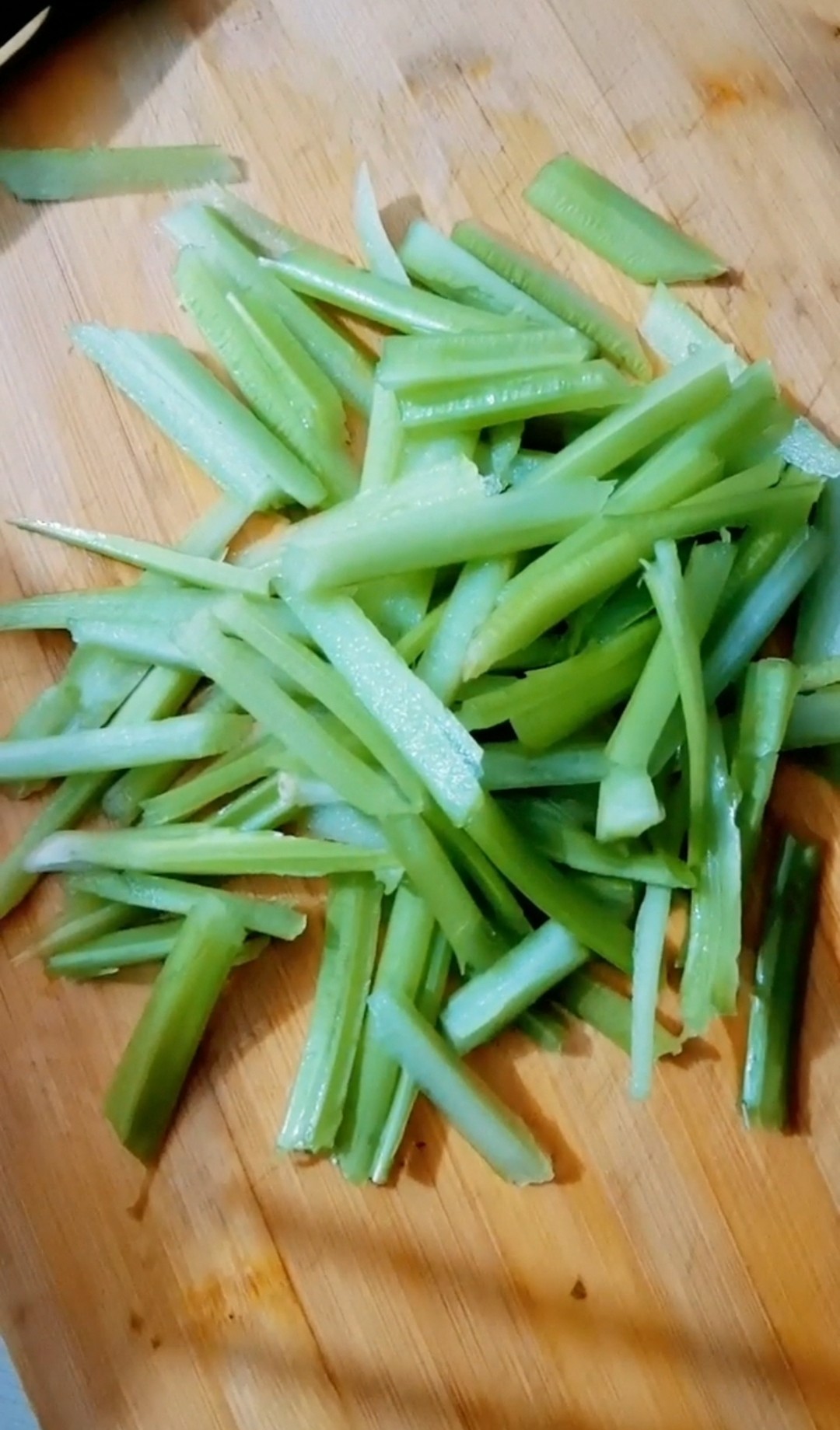 芹菜炒土豆絲的做法-咸鮮味炒菜譜