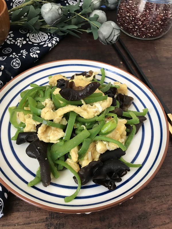 脆爽清口，營養(yǎng)下飯的青椒木耳炒雞蛋的做法-家常味炒菜譜