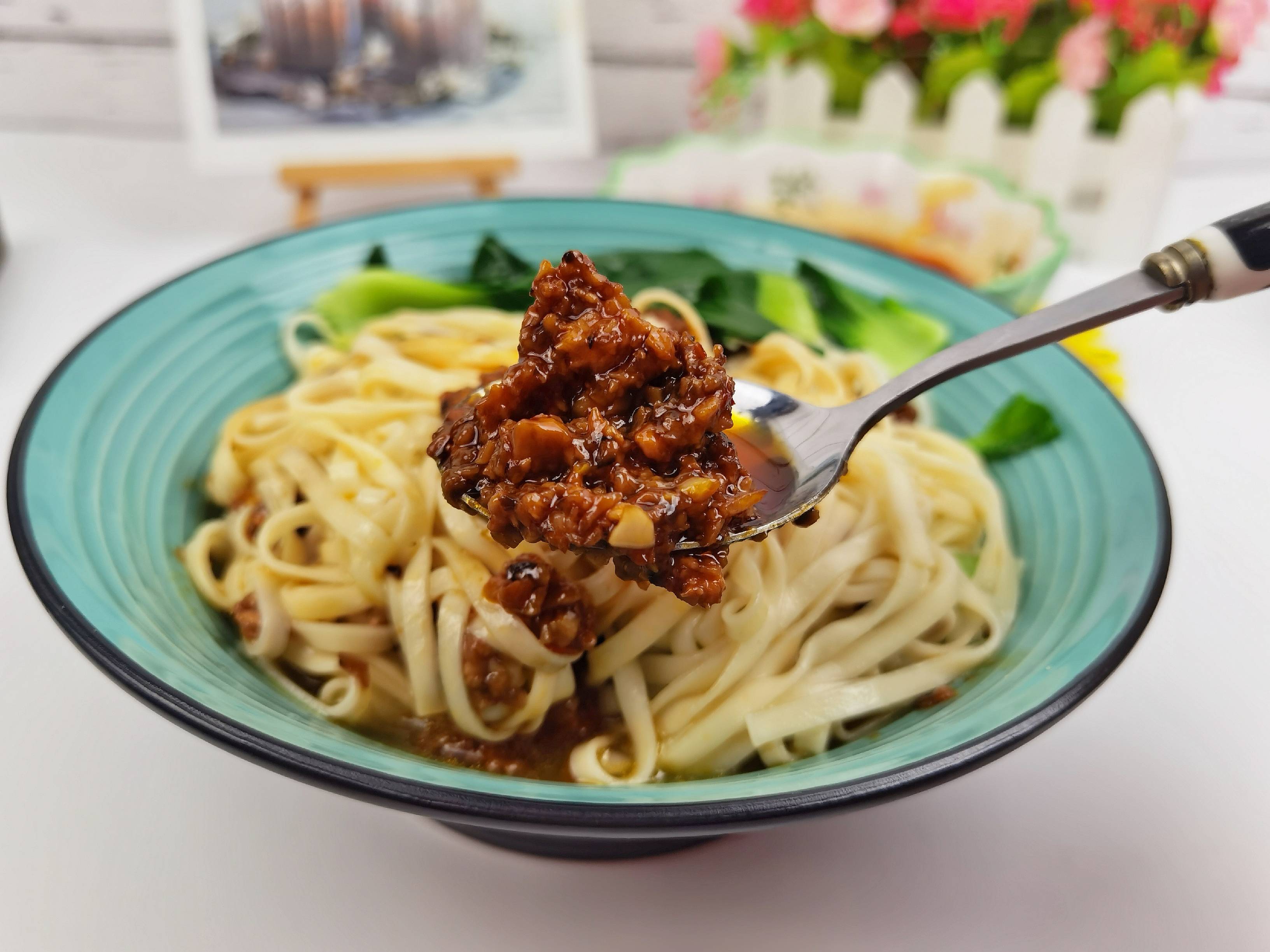 百搭萬能香菇肉醬－1勺醬拌面又拌飯，多吃兩三碗，不是窮是太好吃的做法-咸鮮味炒菜譜