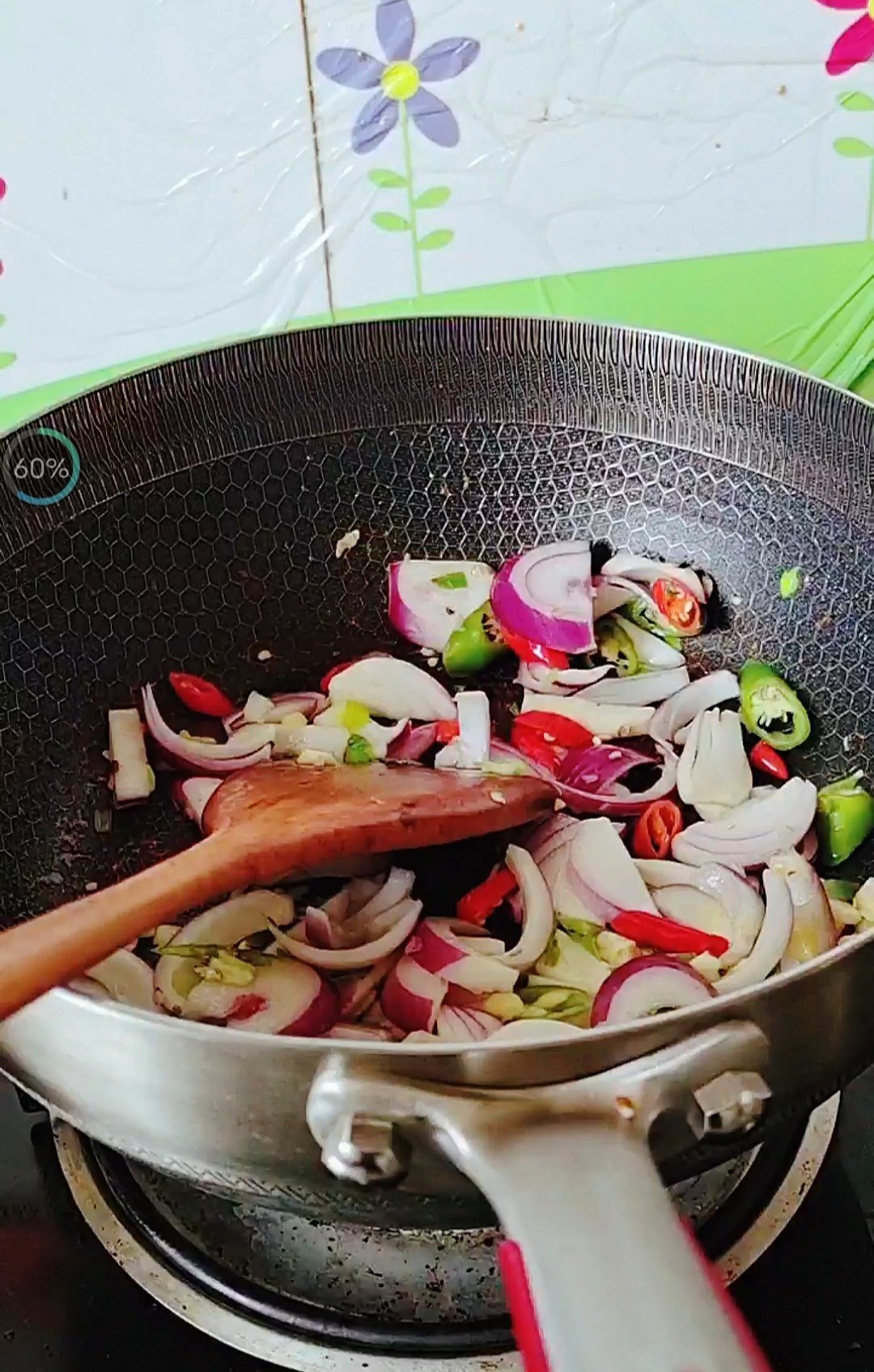 年菜餐桌一道硬菜，老少皆愛…鐵板黑椒牛柳的做法-黑椒味炒菜譜